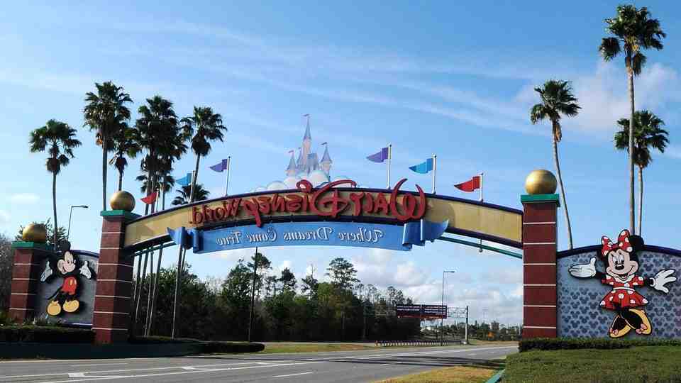 What rides in Disney World will be closed in January 2022?