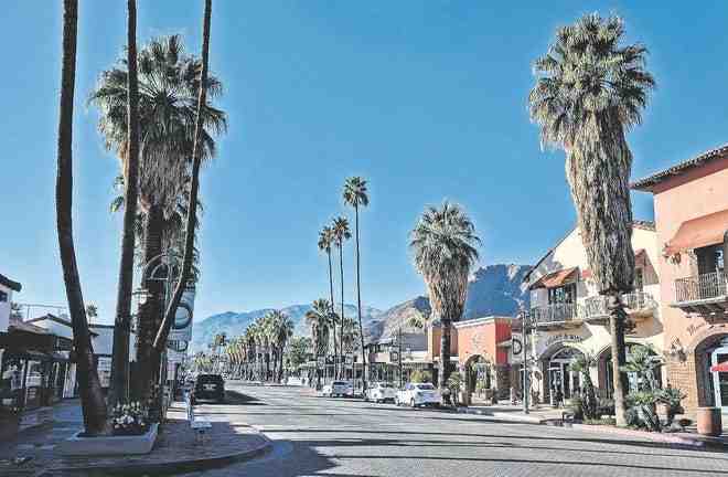 How far is Palm Springs from the ocean?