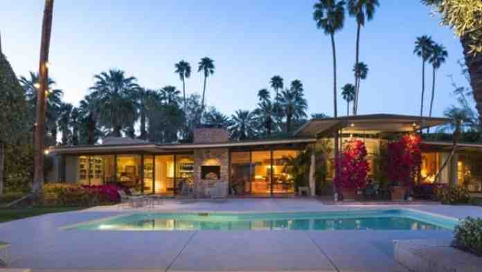 What movie stars still live in Palm Springs?