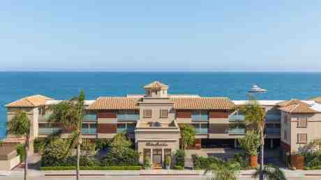 Can anyone go to Malibu beach?
