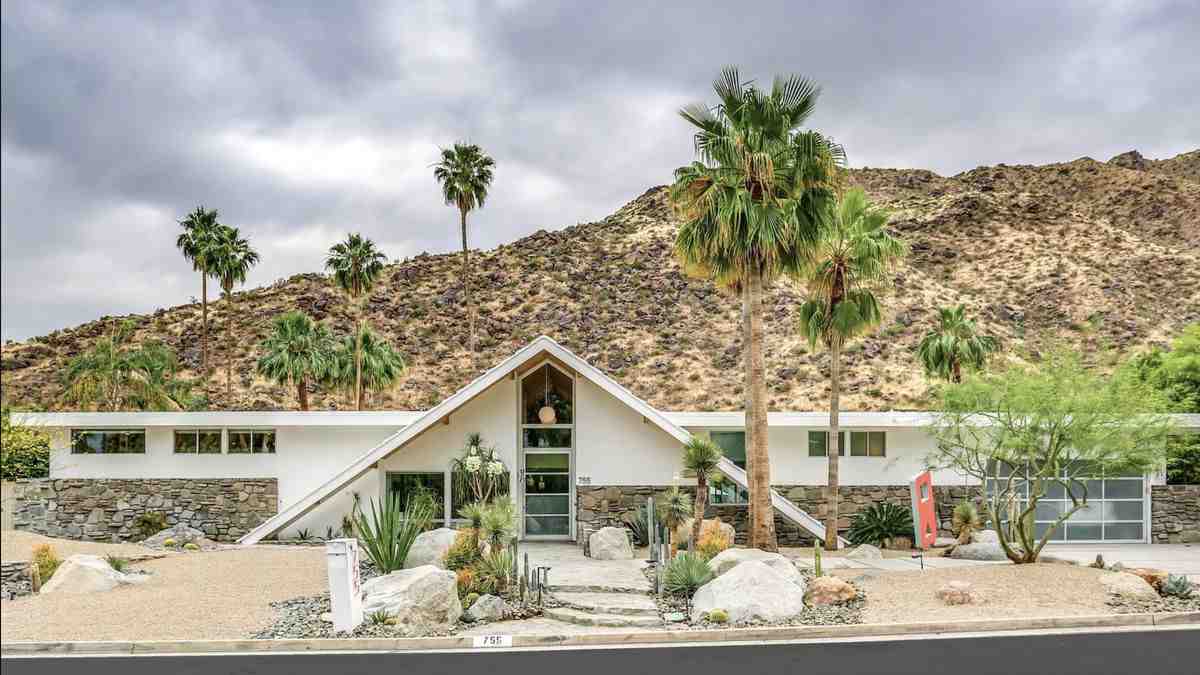 How do you get to Palm Springs without a car?