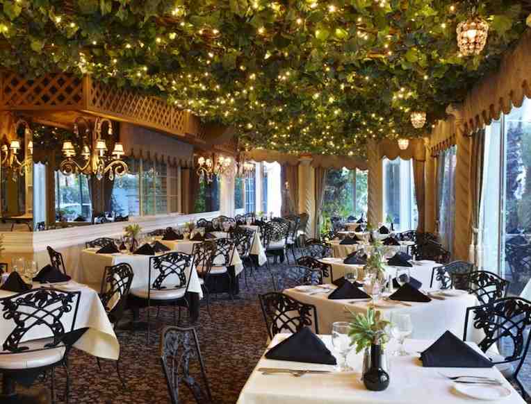 What celebrities live in Big Horn Palm Desert?